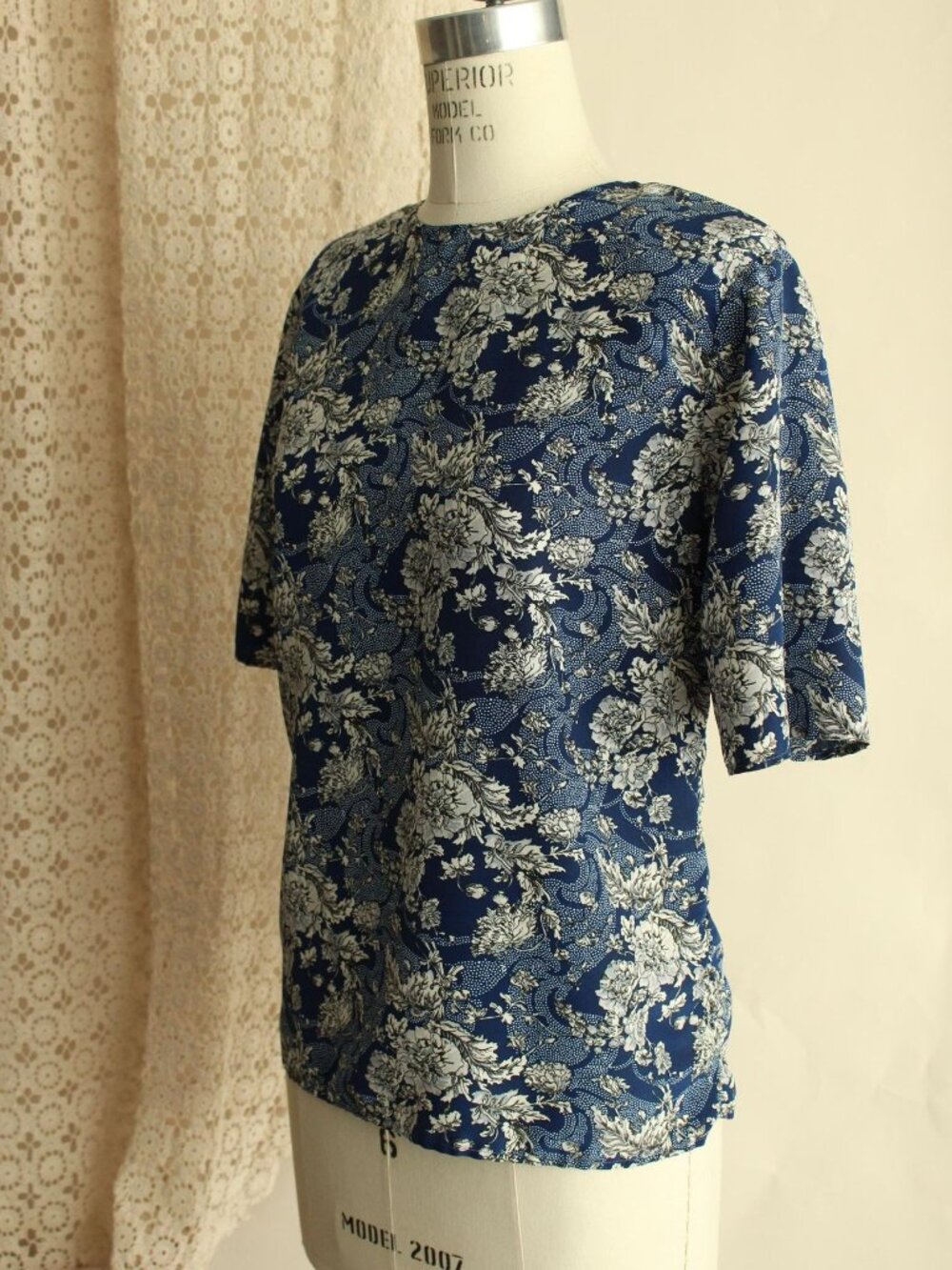 Vintage 1990s Blouse, Norton McNaughton Blue And White Floral Print Top, Keyhole - Picture 7 of 11